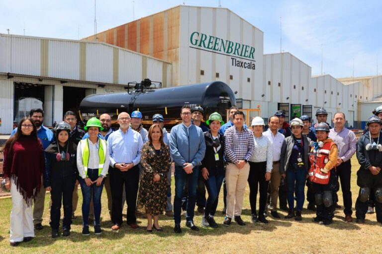 Visitó Gobernadora Lorena Cuéllar la empresa Greenbrier en CIX I de Tetla