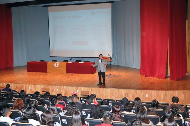 Hablan en la UATx sobre el sistema anticorrupción