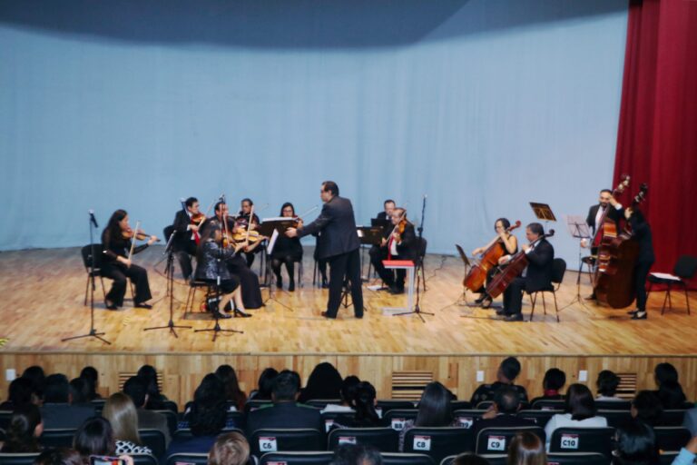 La música, ruta para cultivar la paz: Rector