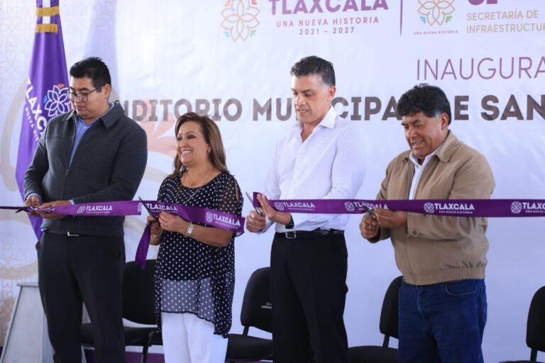 Gobernadora entregó tercera etapa de construcción del Auditorio de Tecopilco