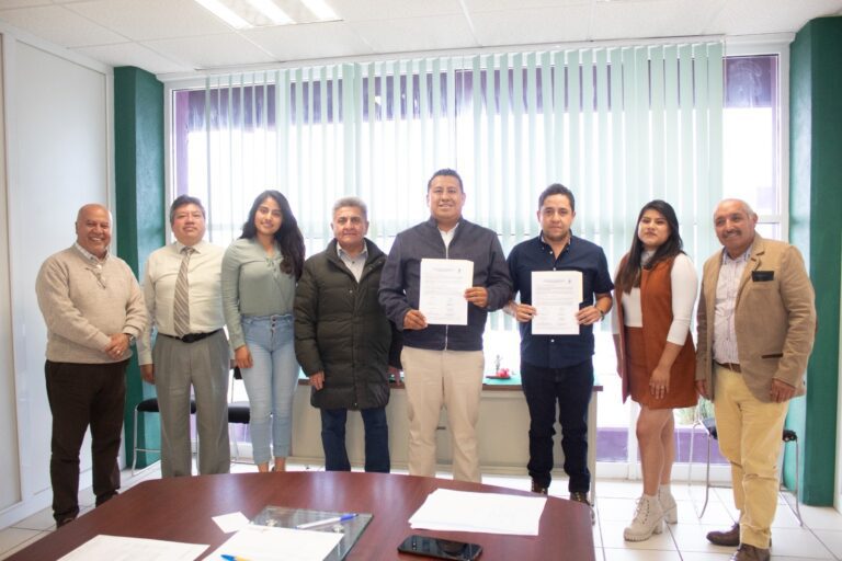 Firma Tecnológico de Tlaxco convenio de colaboración con empresas locales