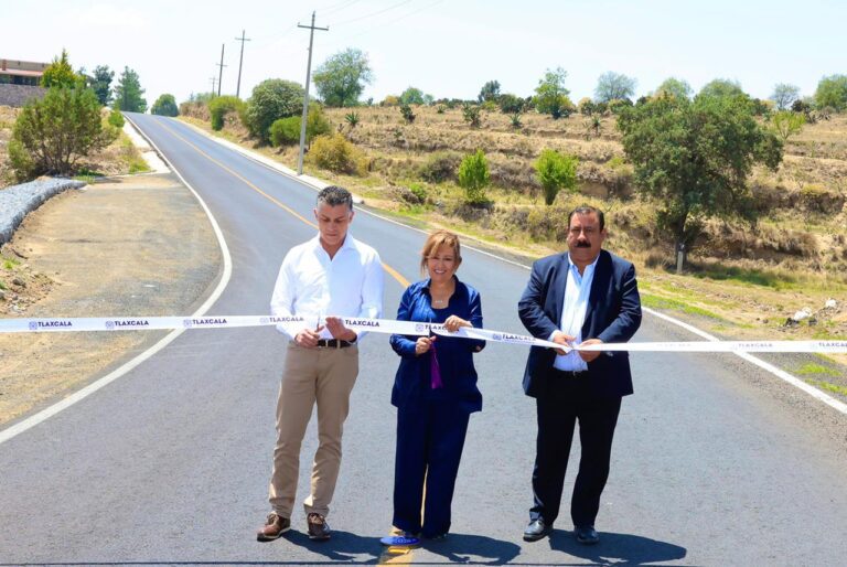 Inauguró Gobernadora Lorena Cuéllar Rehabilitación de Carretera Atltzayanca-Santa Cruz Pocitos