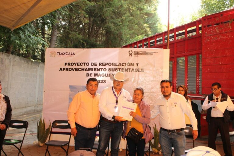 Entrega SIA más de 38 mil plantas de maguey a población productora