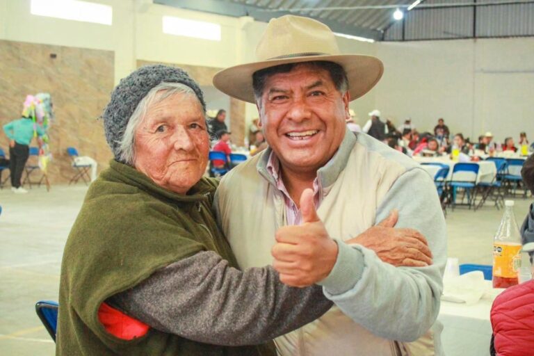 Celebra Diputado Vicente Morales a las Mamás en Diversas Comunidades