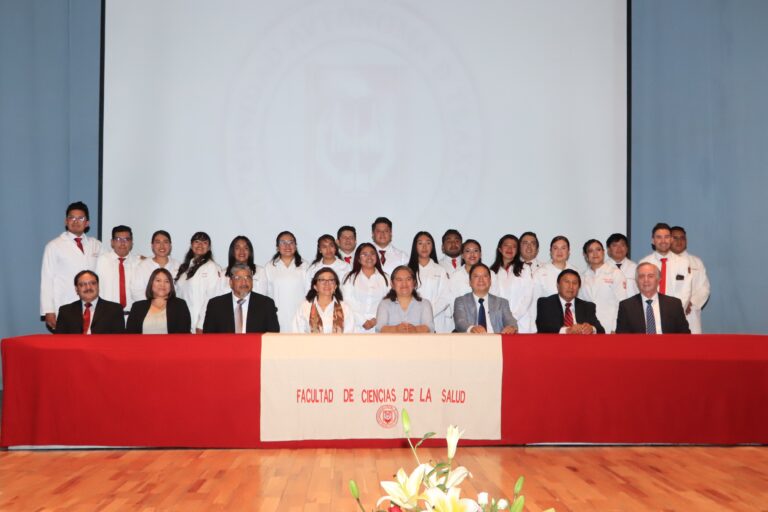 Egresa UATx a profesionistas del programa educativo en Médico Cirujano