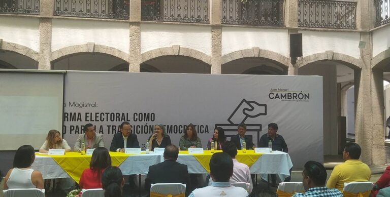 Congreso Tlaxcala: Conversaron en el Vitral Sobre Reforma Electoral