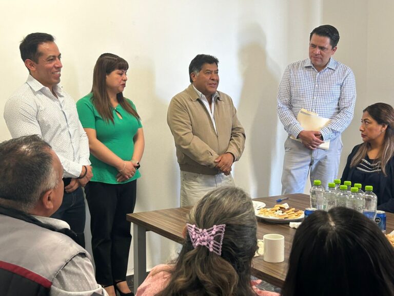 Entrega Congreso estímulos económicos a trabajadores por años de servicio