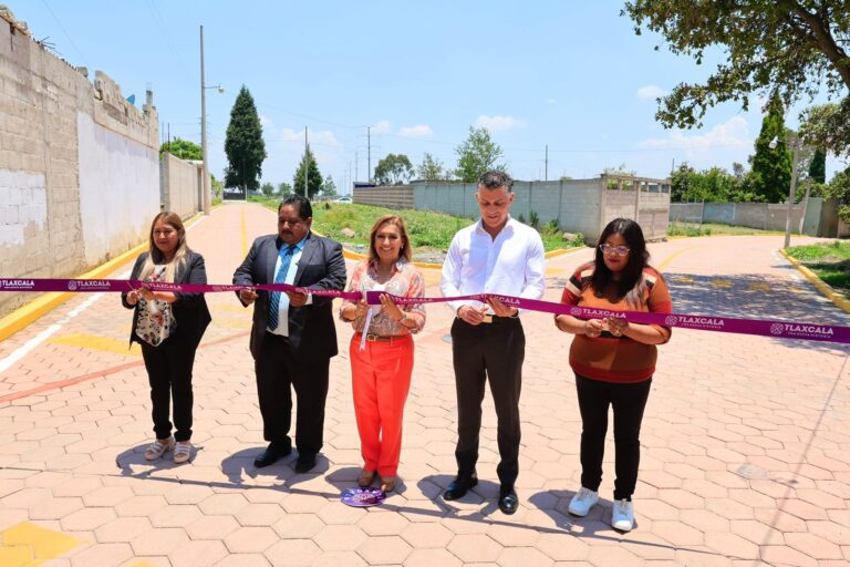 Benefició Gobernadora Lorena Cuéllar a Habitantes de Quilehtla con Pavimentación de Calle