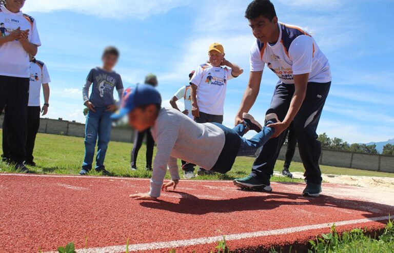 Invita IDET a Padres de Familia a Participar en “Mi Héroe No Vuela, Hace Historia”