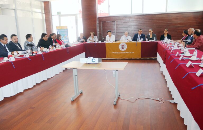 Recibió UATx sesión académica de ANFADE