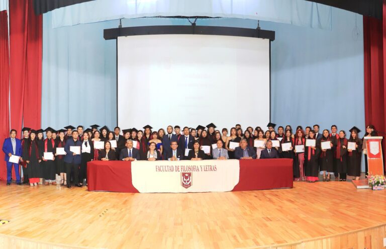 Egresa UATx a Estudiantes de la Facultad de Filosofía y Letras