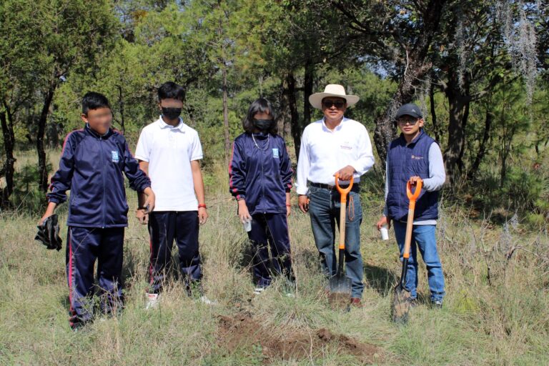 Plantó SMA 2 mil árboles en Cuaxomulco