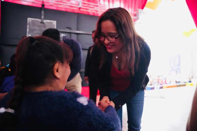 Encabeza Fernanda Espinosa de los Monteros Entrega de Tarjetas a Personas con Discapacidad en Ixtenco