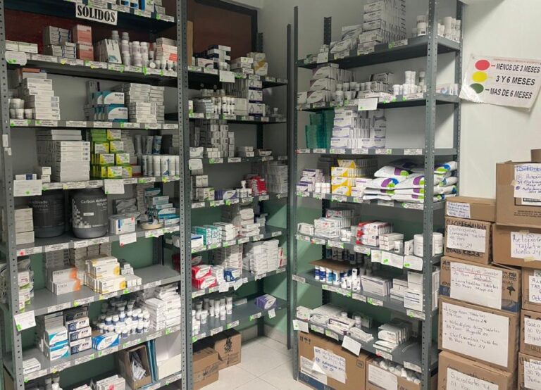 Existe Abasto de Medicamentos en los Centros de Salud de Comunidades de Ixtacuixtla y Chiautempan