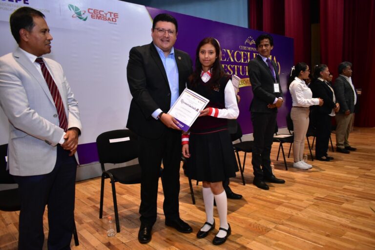 Reconoce Cecyte-Emsad a 237 estudiantes con excelencia
