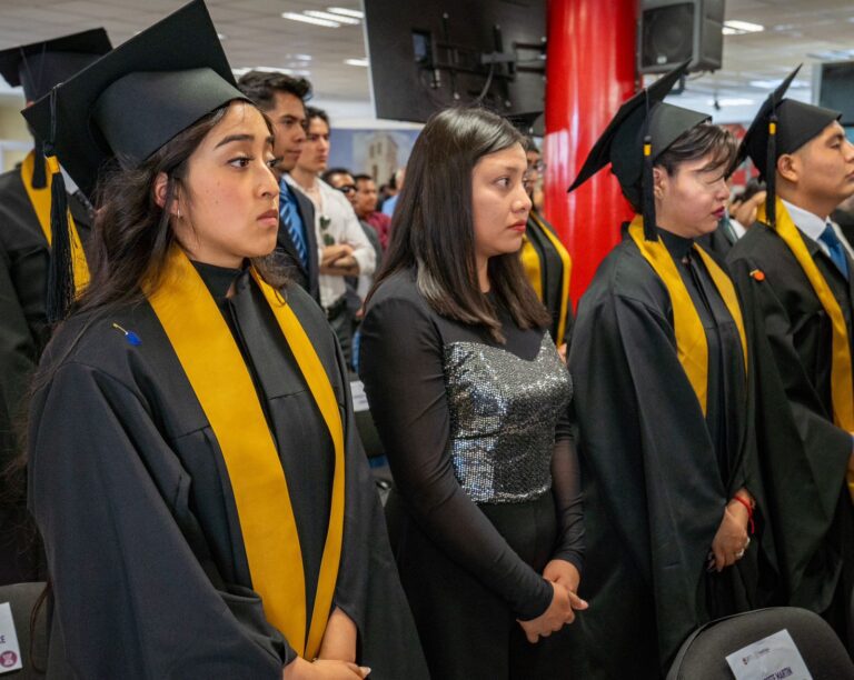 Celebró UPTx graduación de 48 alumnos de ingeniería en Biotecnología