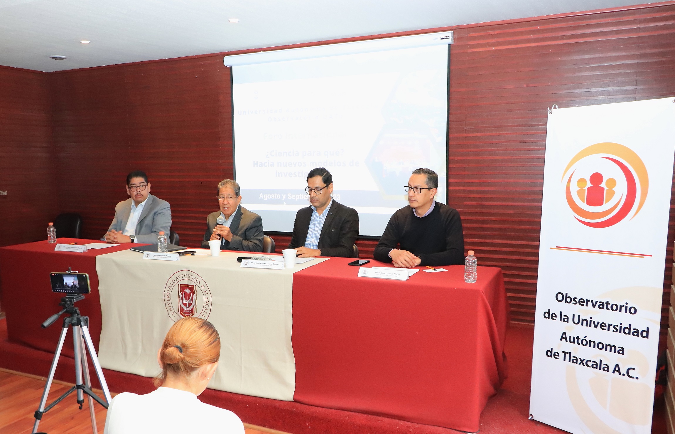 15 Presenta observatorio de la UATx foro internacional sobre modelos de investigación