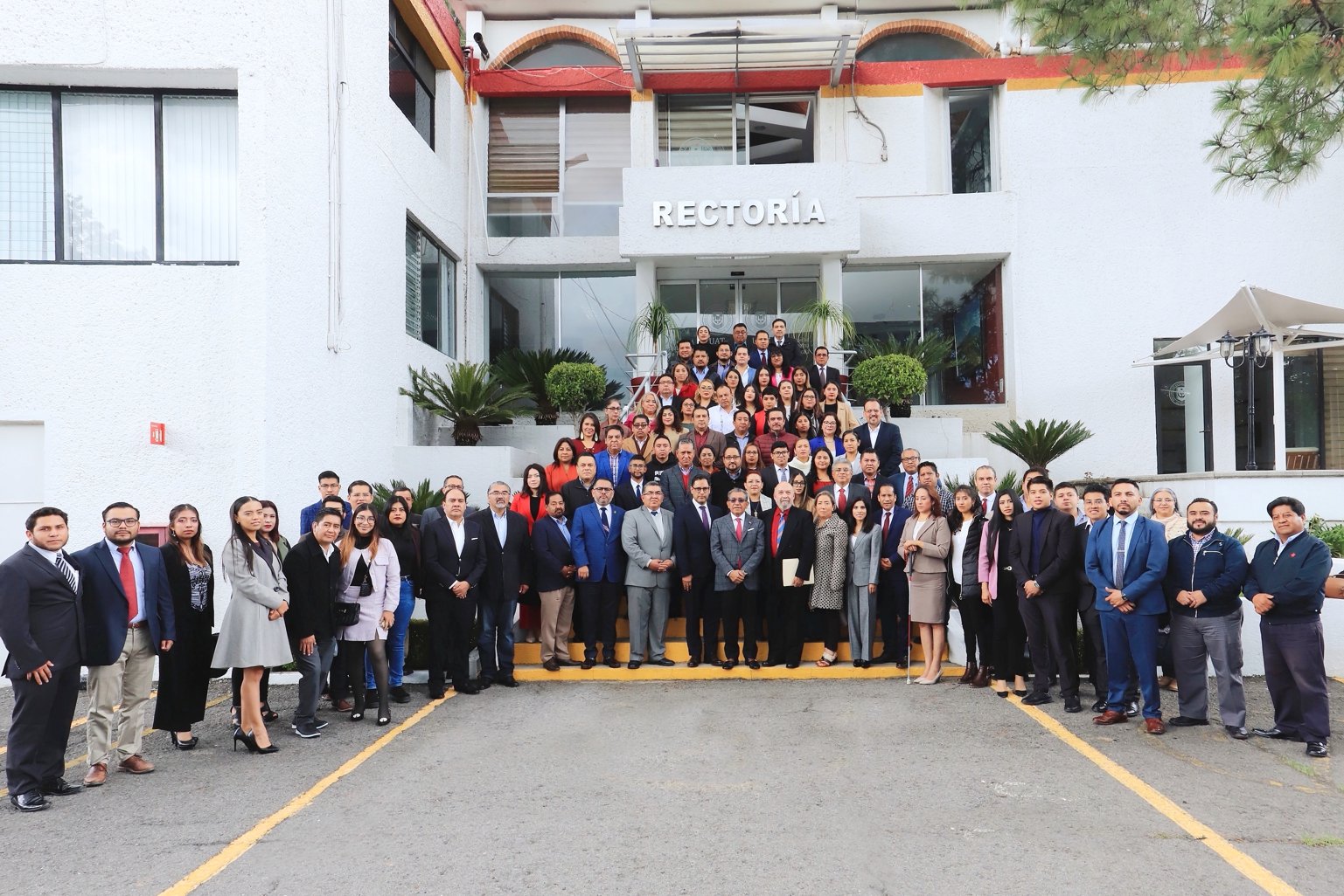 16 Egresados de la UATx constituyen Colegio de Politólogos y Administradores Públicos