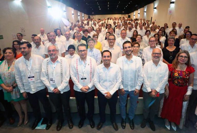Participa Rector de la UATx en encuentro nacional en Yucatán      