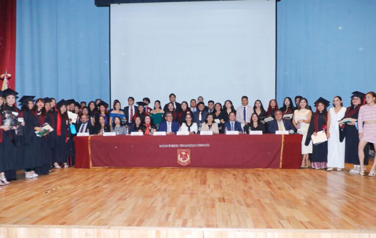 Culminan estudios en Derecho en la UATx