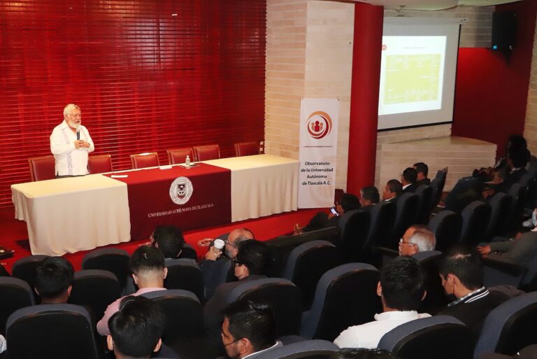 Reflexionan sobre las ciencias básicas en la UATx