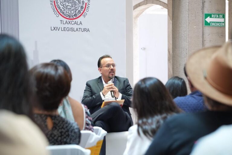 Diputado Juan Manuel Cambrón Presenta Libro «Los Padrotes de Tlaxcala: Esclavitud Sexual en New York»