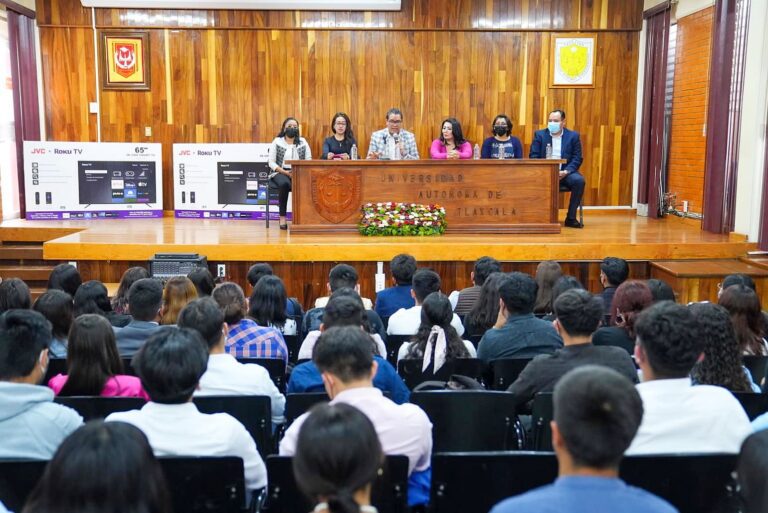 Avanza UATx en estrategia de modernización y vanguardia en las aulas