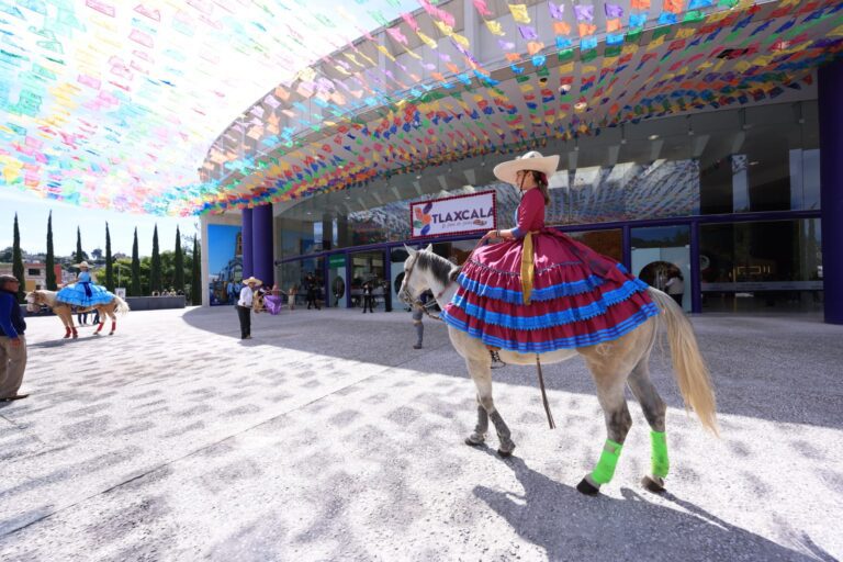 Invita Gobierno del Estado a Tercera Muestra de Vestidos y Atuendos de Damas Charras