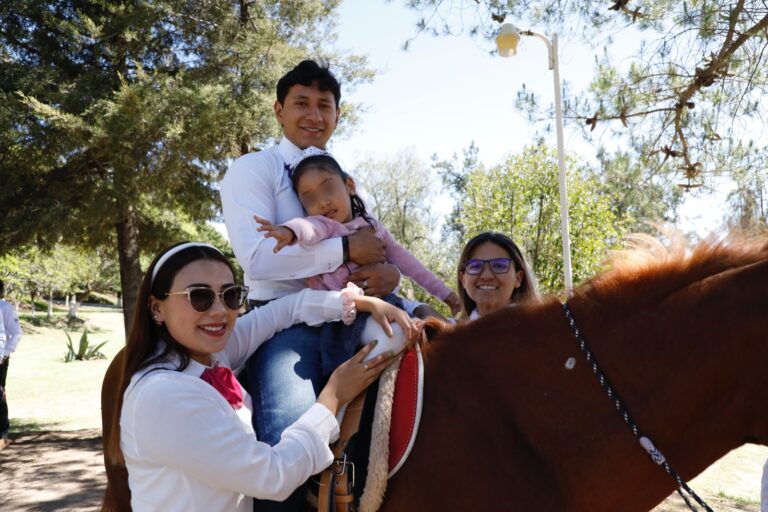 Refuerza Equinoterapia de Sedif Rehabilitación de Niñas y Niños con Discapacidad