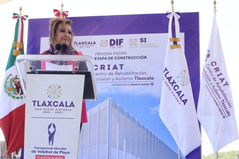 Colocan Gobernadora y Sedif Primera Piedra del Criat en Tlaxcala