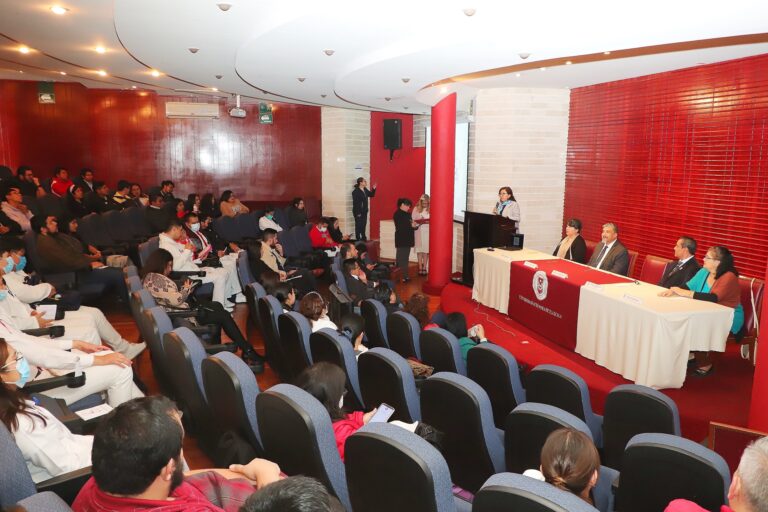 Reúne UATx a especialistas internacionales en ciencias urogenitales