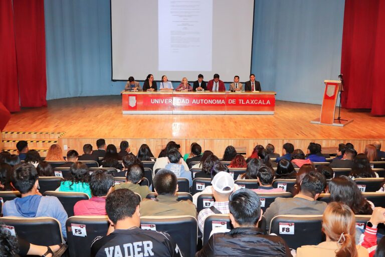 Realizó UATx foro de estudiantes en derecho