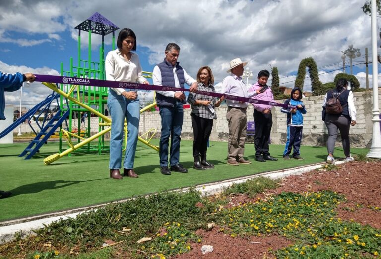 Entrega la Gobernadora Parque Multiusos en Acopinalco del Peñón