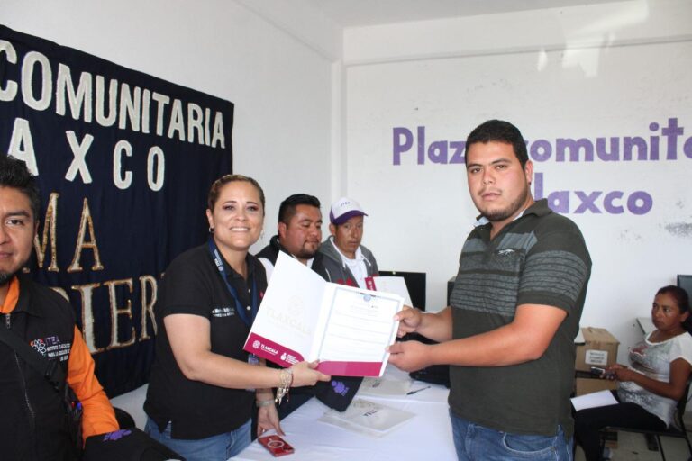 Entrega Gobierno del Estado Certificados de Educación Básica