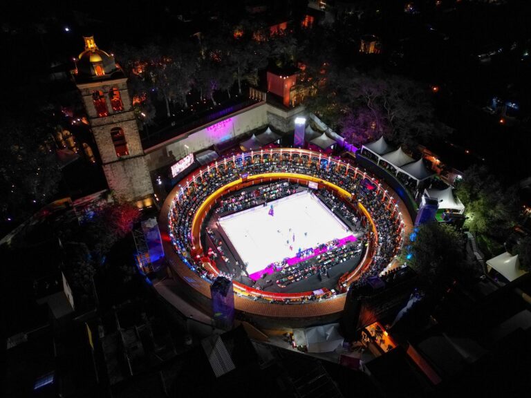 Autoridades y Afición Disfrutan del Mundial de Voleibol de Playa