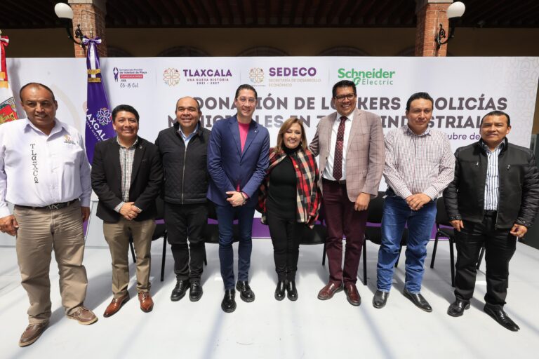 Atestigua Gobernadora Entrega de Lockers a Policías Municipales