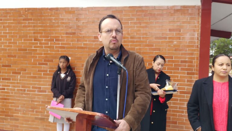 Reconoce y Premia Diputado Cambrón Soria a Alumnos Destacados en Tocatlán