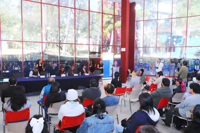 Impulsa UATx investigación en artes visuales