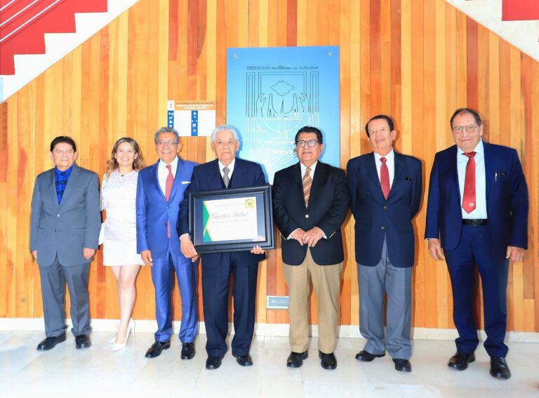 Instaura Sindicato de Académicos de la UATx Reconocimiento a la Trayectoria