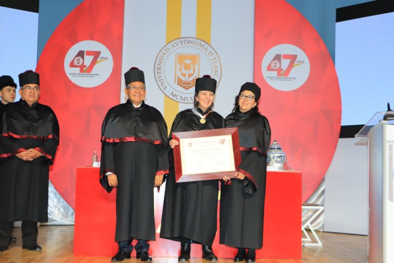 Distingue UATx a Marcela Lagarde con Doctorado Honoris Causa