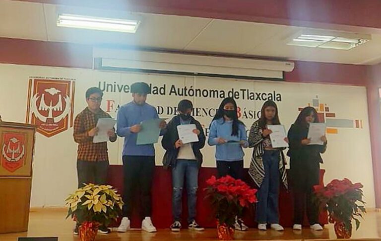 Efectúa la UATx semana de la química industrial