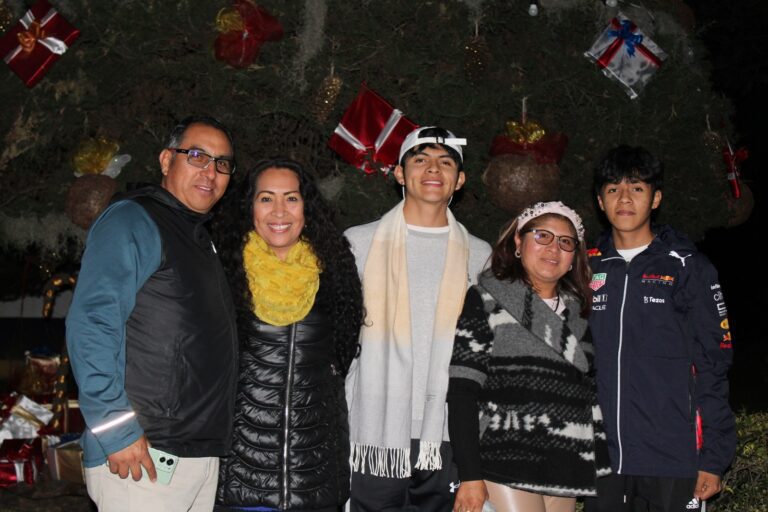 Realizó Secretaría de Medio Ambiente Encendido de Árbol Navideño