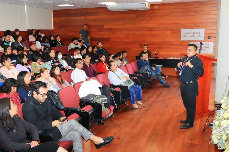 01 Realizó Diseño Textil de la UATx conversatorio sobre tolerancia