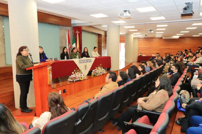 Realizó UATx congreso de egresados en Odontología