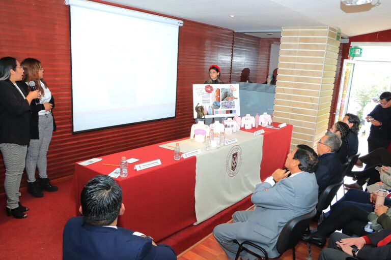 Analiza UATx el impacto de la praxis profesional de su modelo educativo