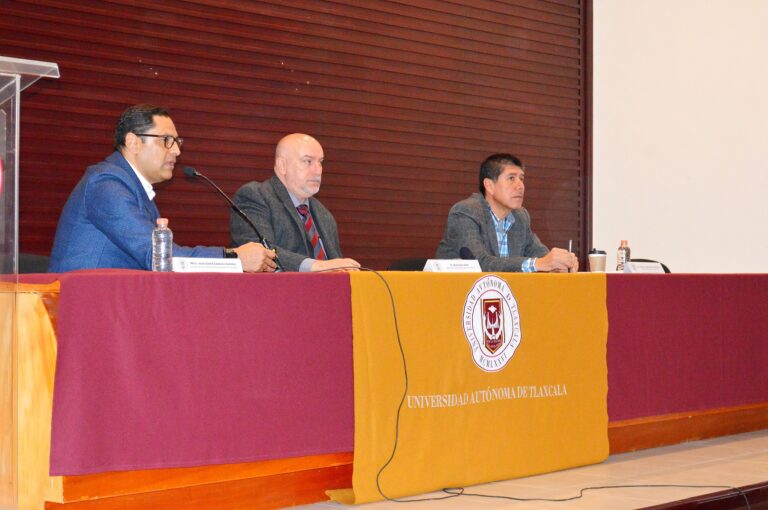 Patentiza UATx su compromiso con la transparencia