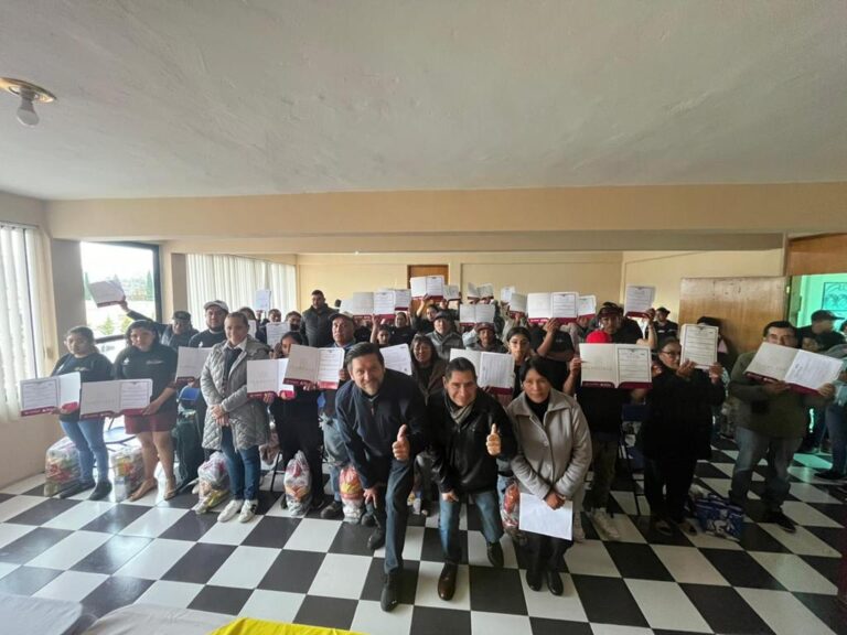 Entrega ITEA Certificados de Primaria y Secundaria en Benito Juárez