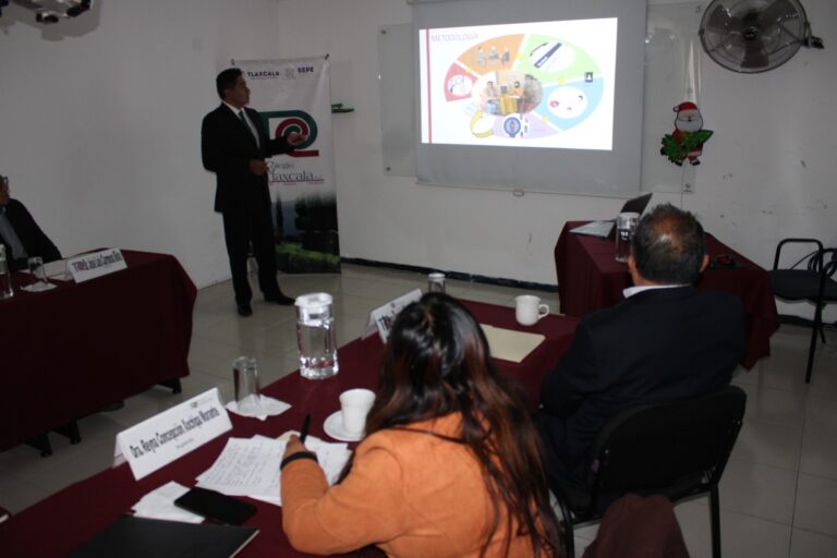 Reconoce Coltlax dedicación y profesionalismo de alumnos en exámenes de grado