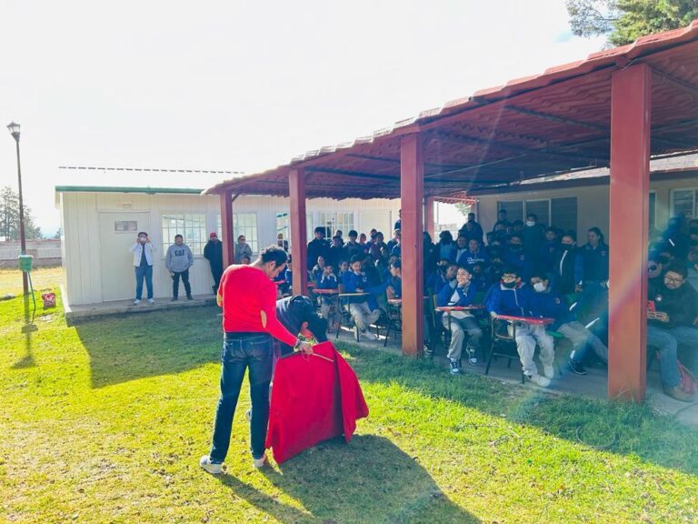 Imparten talleres sobre Tauromaquía