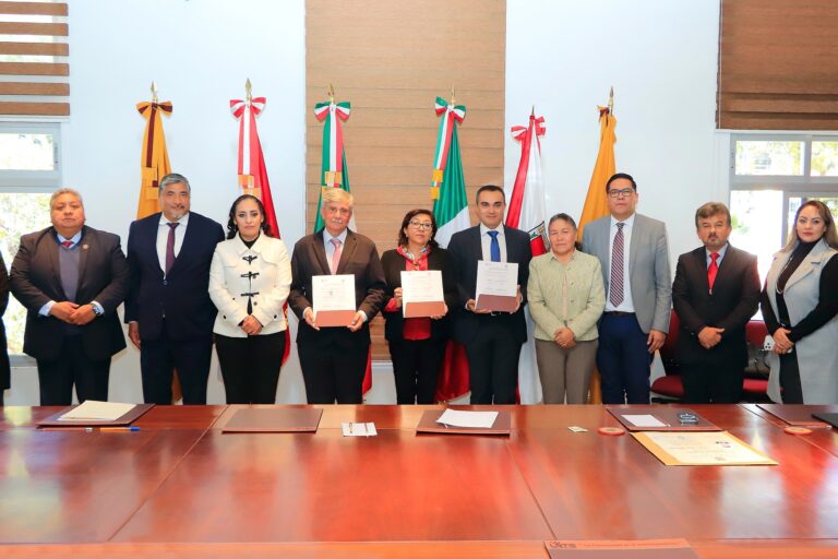 Recibió UATx a delegación de la Universidad de León, España